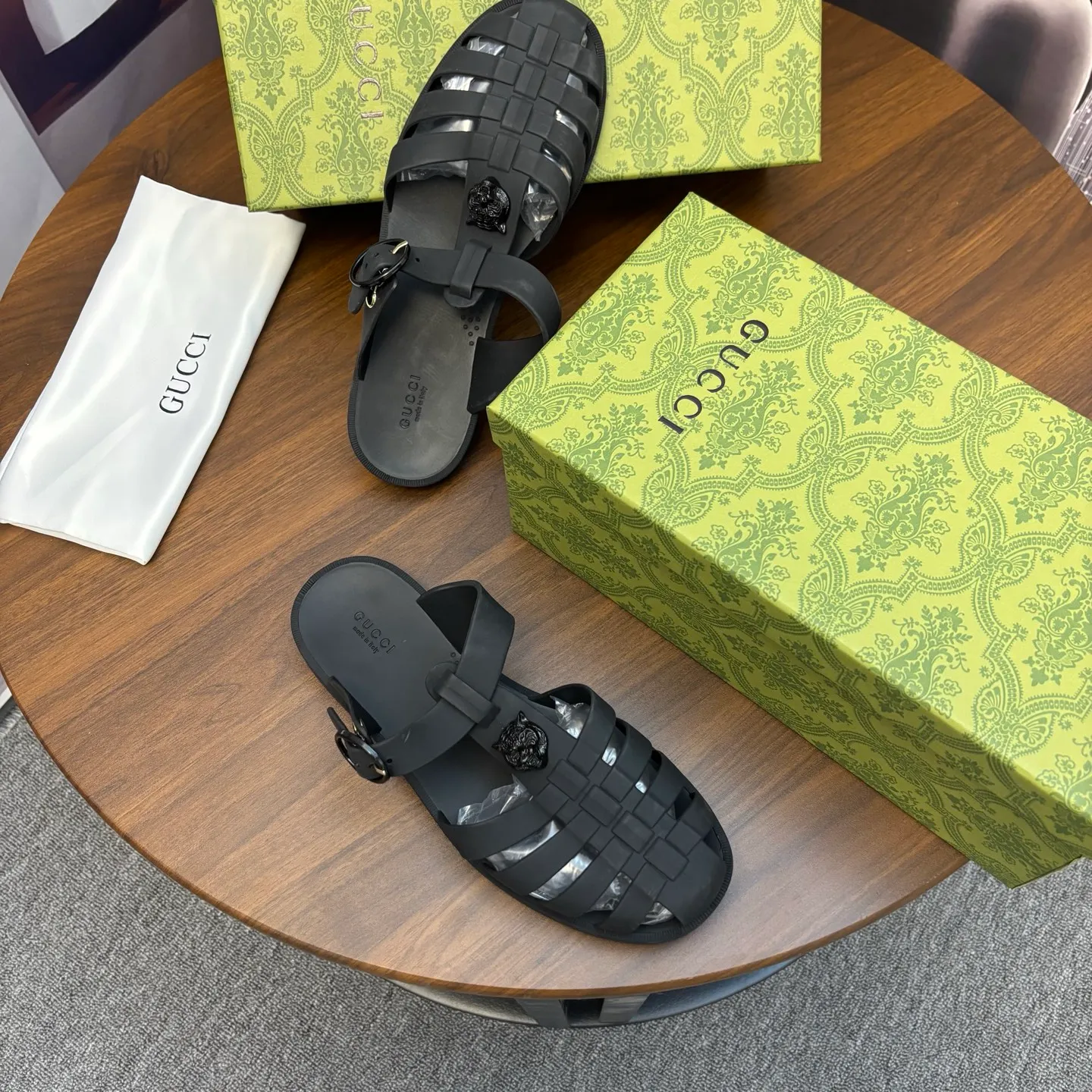 Men's shoes 260💰 [Gucci] Counter quality, top-quality original goods, real photos! Original TPU material, fine workmanship, comfortable; genuine 1:1 replica Size: 38 ~ 46